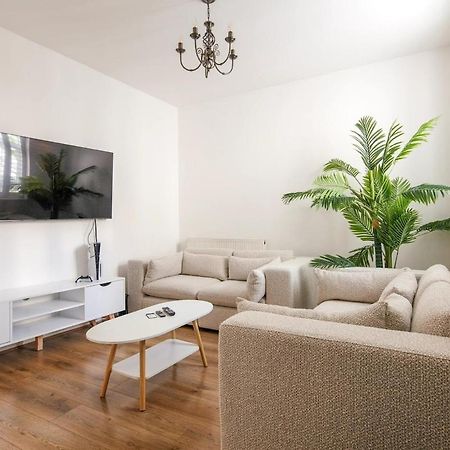 Spacious 3 Bedroom Home With Ps5 And Pool Table Near O2 Arena Canary Wharf And Elizabeth Line To Central Лондон Экстерьер фото