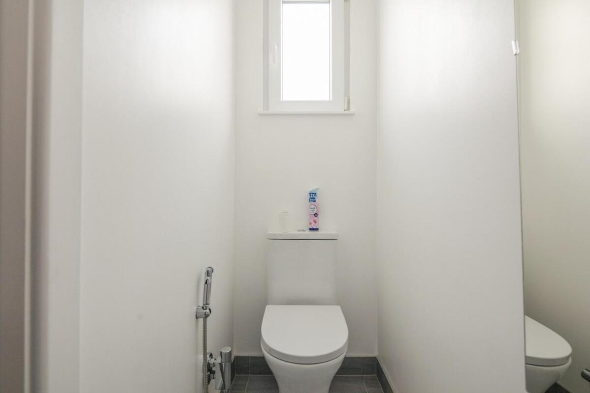 Spacious 3 Bedroom Home With Ps5 And Pool Table Near O2 Arena Canary Wharf And Elizabeth Line To Central Лондон Экстерьер фото