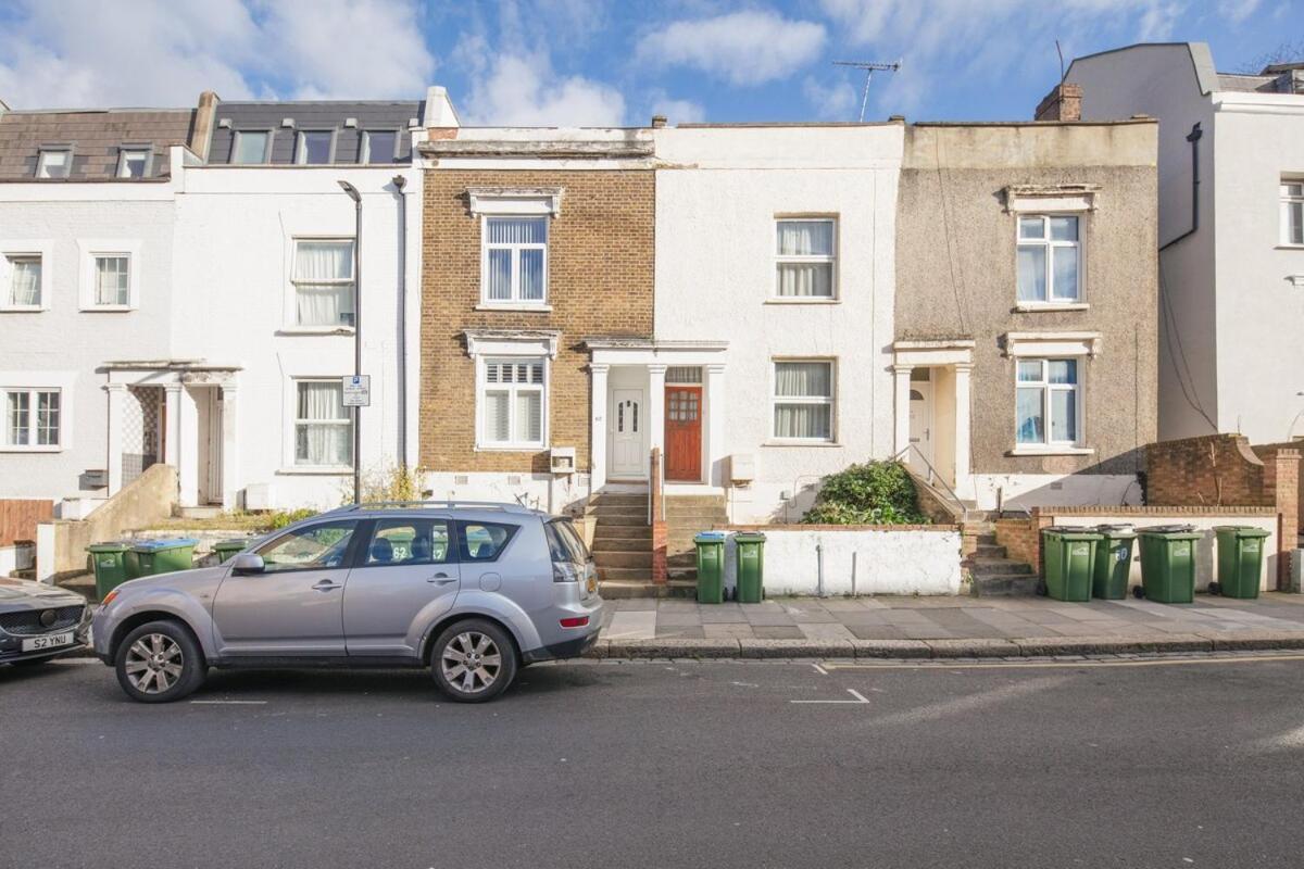 Spacious 3 Bedroom Home With Ps5 And Pool Table Near O2 Arena Canary Wharf And Elizabeth Line To Central Лондон Экстерьер фото
