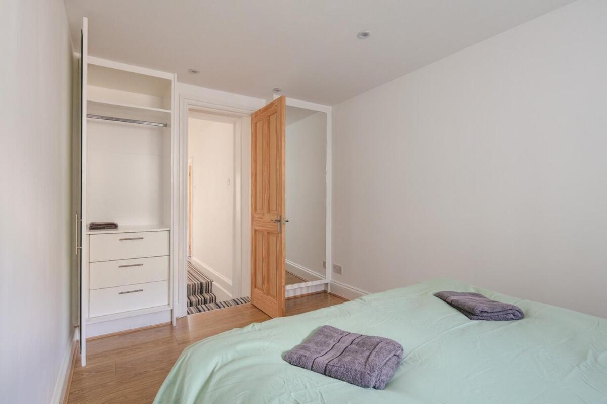 Spacious 3 Bedroom Home With Ps5 And Pool Table Near O2 Arena Canary Wharf And Elizabeth Line To Central Лондон Экстерьер фото
