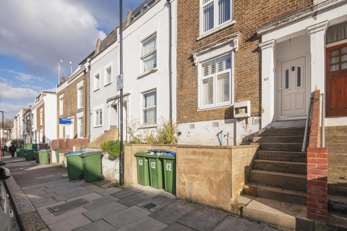 Spacious 3 Bedroom Home With Ps5 And Pool Table Near O2 Arena Canary Wharf And Elizabeth Line To Central Лондон Экстерьер фото