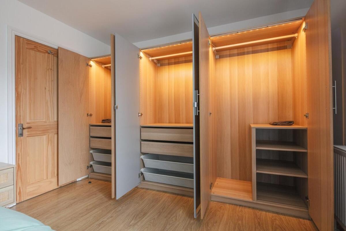 Spacious 3 Bedroom Home With Ps5 And Pool Table Near O2 Arena Canary Wharf And Elizabeth Line To Central Лондон Экстерьер фото