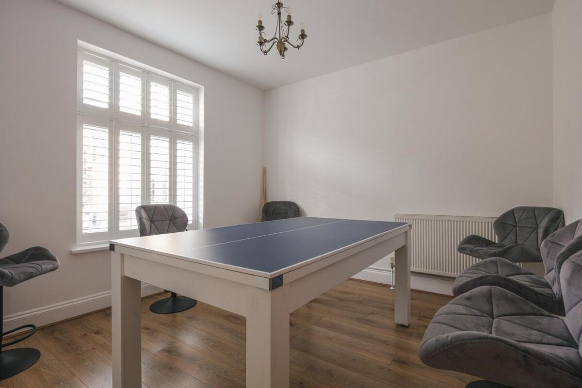 Spacious 3 Bedroom Home With Ps5 And Pool Table Near O2 Arena Canary Wharf And Elizabeth Line To Central Лондон Экстерьер фото