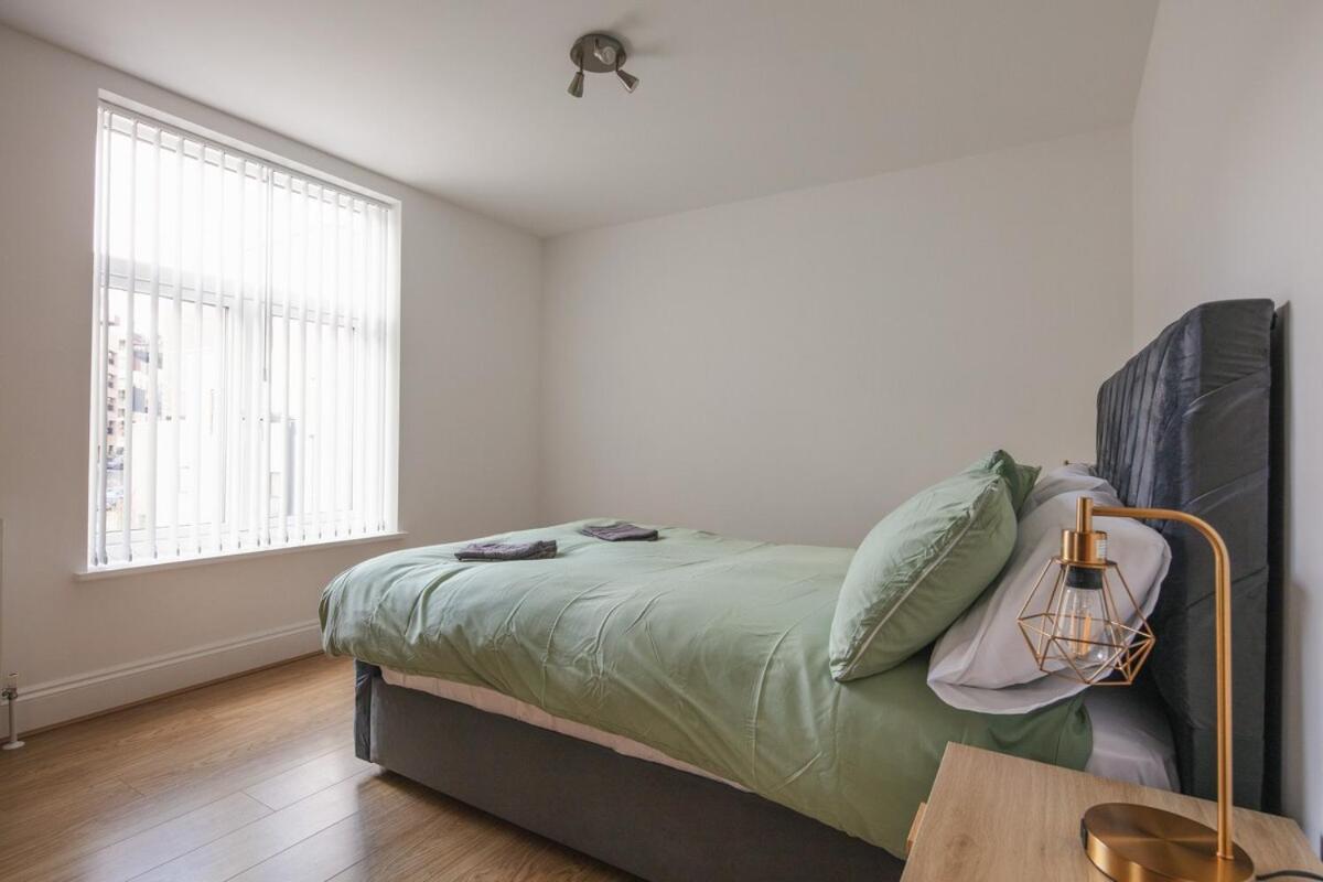 Spacious 3 Bedroom Home With Ps5 And Pool Table Near O2 Arena Canary Wharf And Elizabeth Line To Central Лондон Экстерьер фото