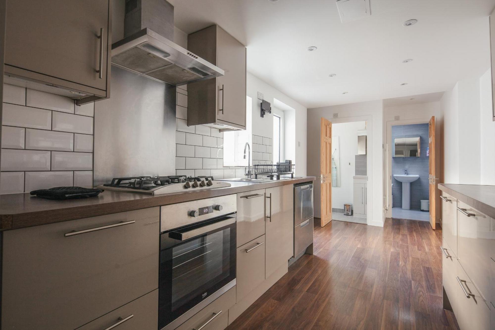 Spacious 3 Bedroom Home With Ps5 And Pool Table Near O2 Arena Canary Wharf And Elizabeth Line To Central Лондон Экстерьер фото